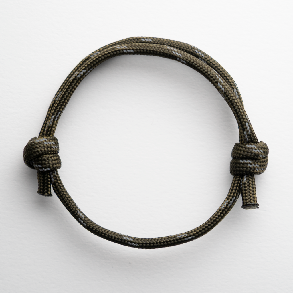 Forest Black Reflective 550 Paracord Bracelet